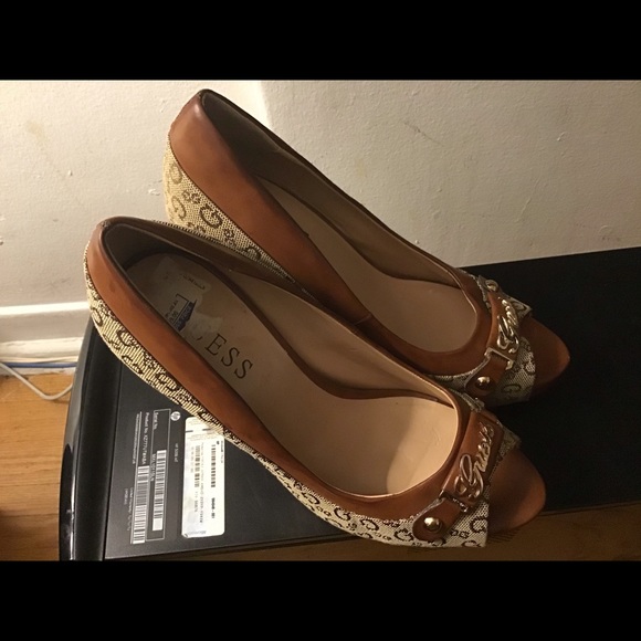 Guess heels shoes. Height 4.33. - Picture 2 of 7